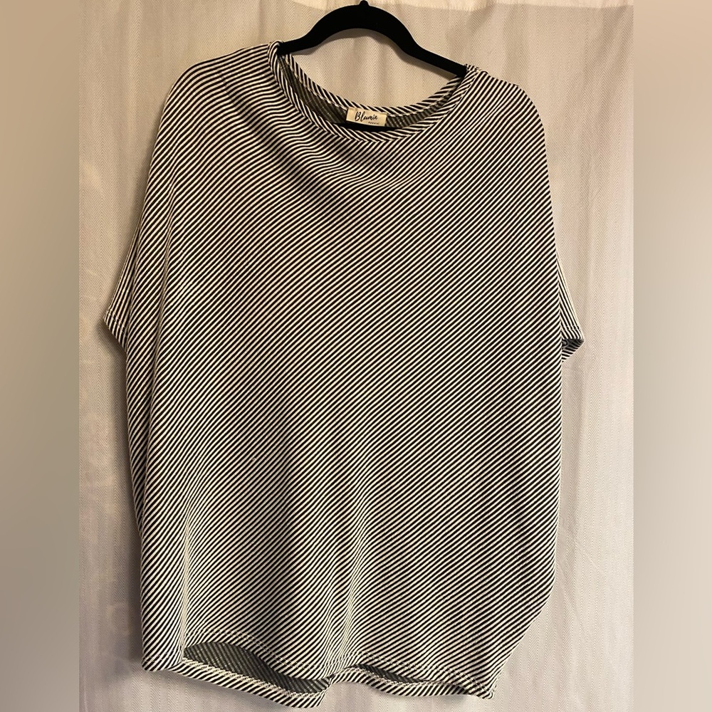 Relaxed Short Sleeve Striped Tee in Black and White